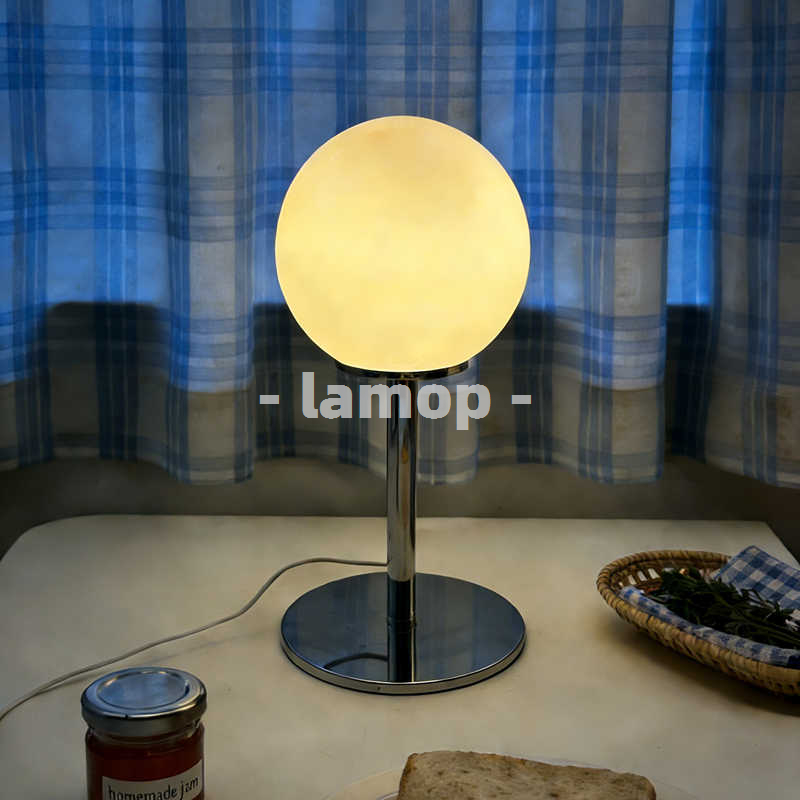 Milky White Solid Globe Chrome - Decor Lighting Lamps recension och pris