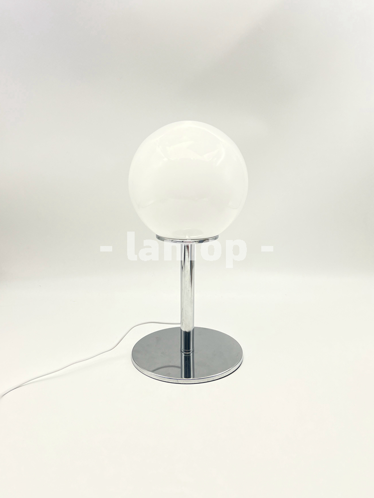 Milky White Solid Globe Chrome - Decor Lighting Lamps recension och pris