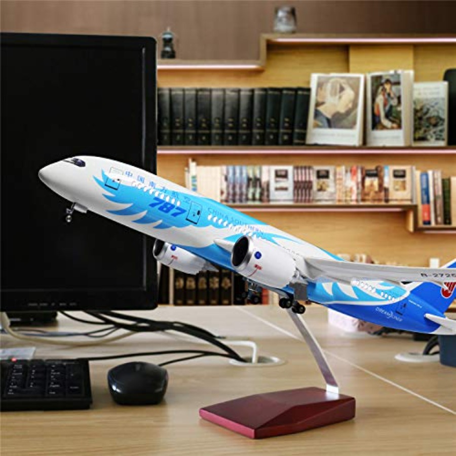 18 1:130 Airplane Model for Ho - Office Lighting Decor recension och pris